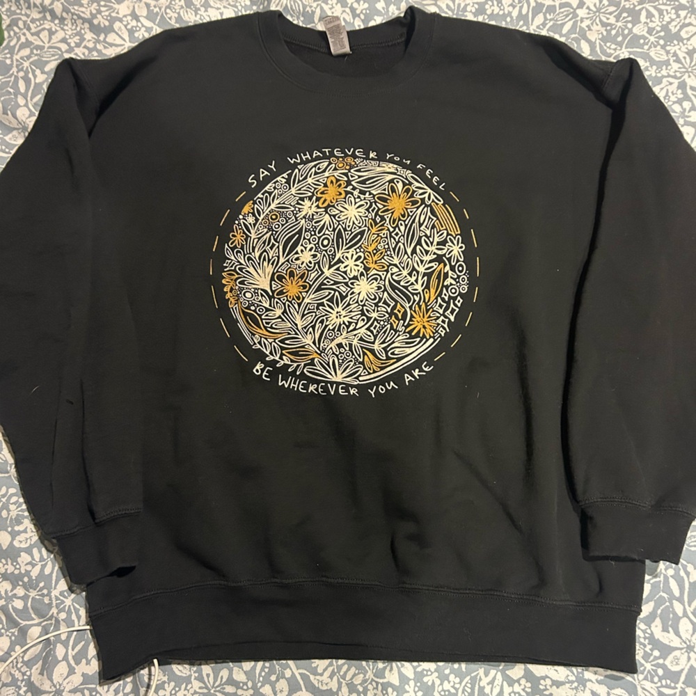 Noah Kahan Stick Season album black crewneck merch